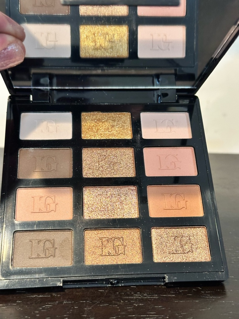 Laura Geller Nude Attitude Shift Into Neutral 12 Multi-Finish Eyeshadows - Picture 6 of 8